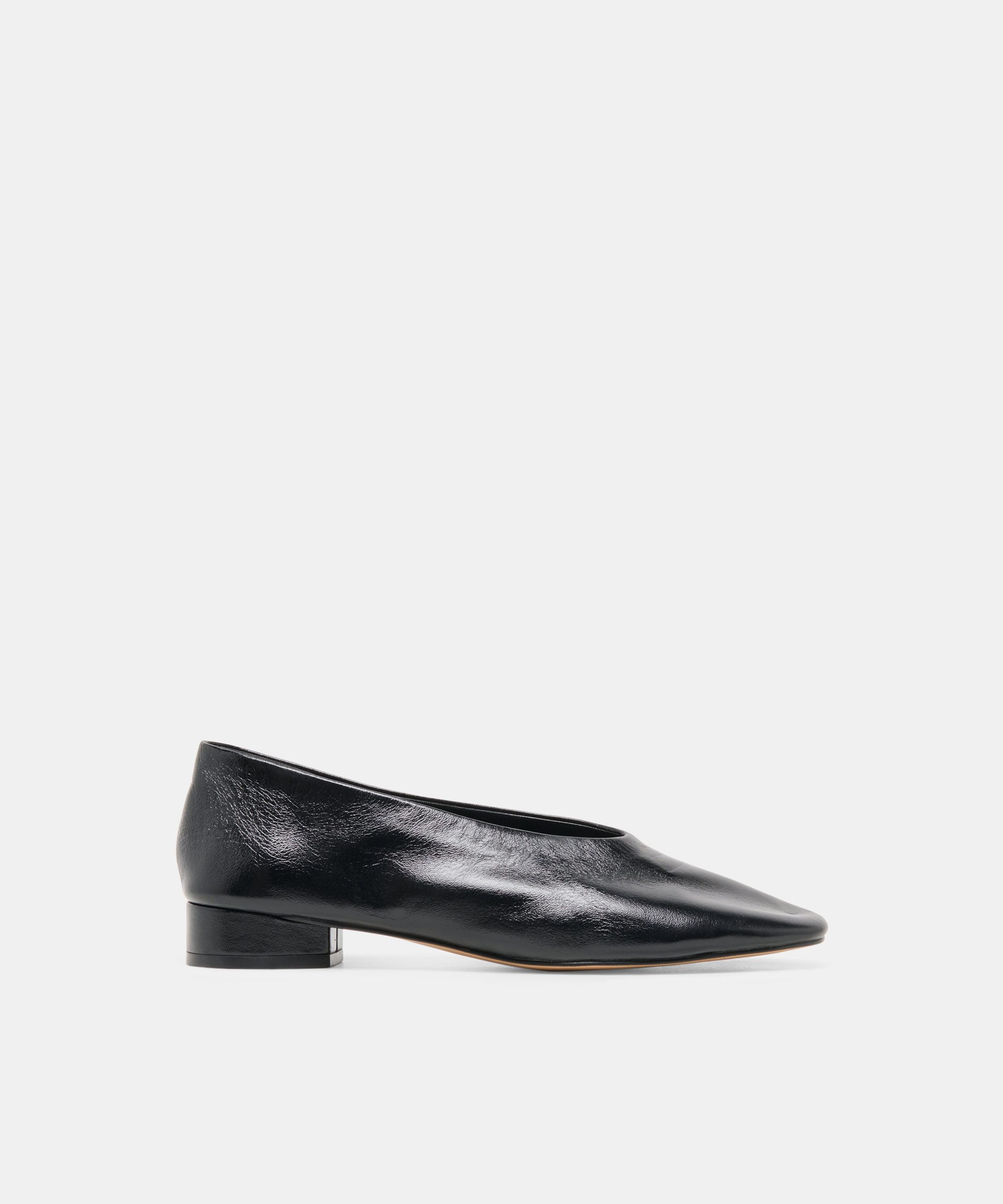 DOLCEVITA-FLAT_ANDEY_BLACKLEATHER-02_066327bd-056e-491a-972c-e4838231450c