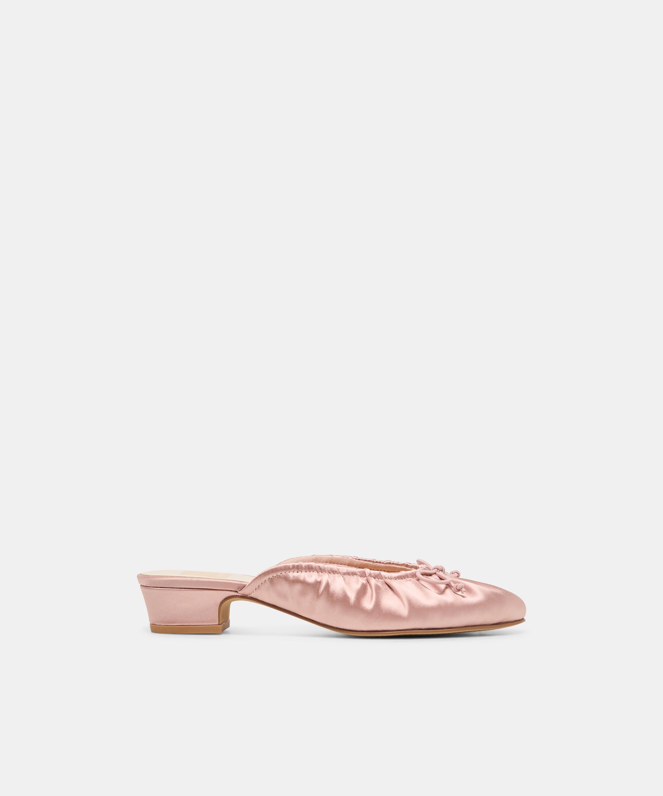 DOLCEVITA-HEEL_ARDENASATIN_BLUSHSATIN-02_59d2427a-16ed-403c-9743-c18872edc9dc