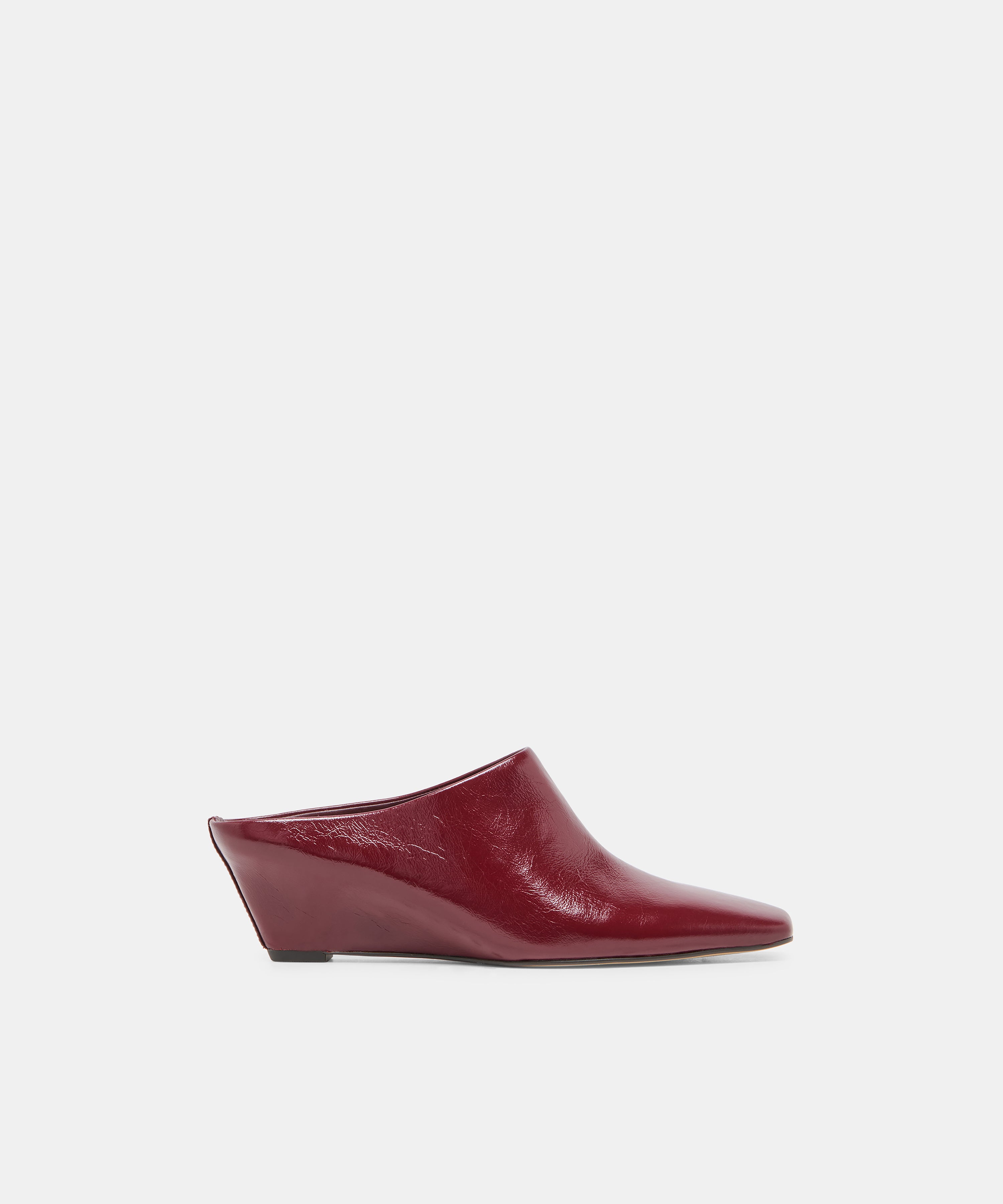 DOLCEVITA-HEEL_HILAH_OXBLOODCRINKLEPATENT-02_9348c1e7-e391-4735-9f60-dc2edd13c3af